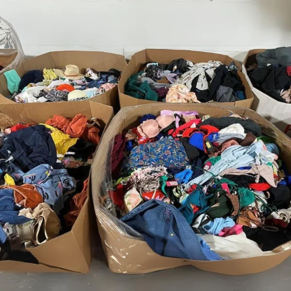 mixed clothing pallets