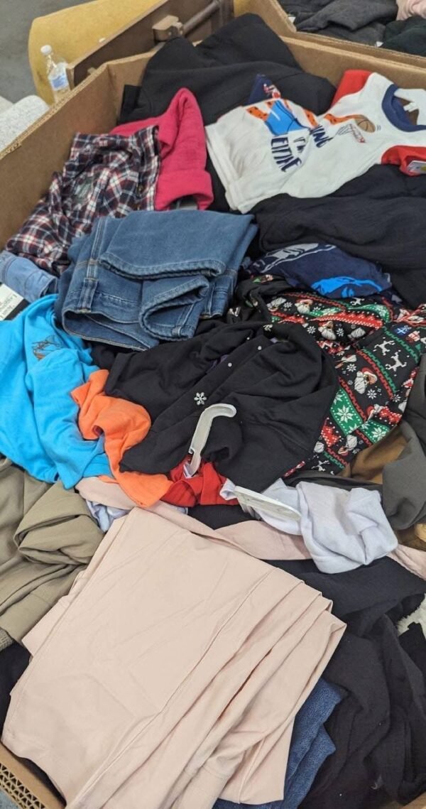 mix male & female clothes pallets - Image 5